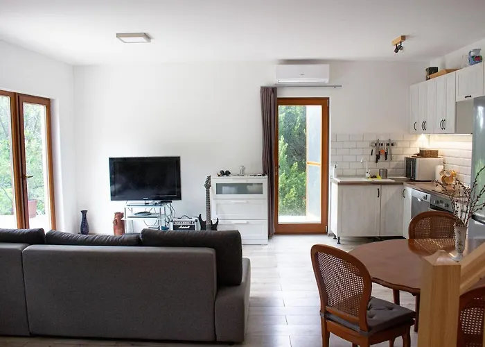 Fuege Vendeghaz Sajkod Tatil Evi *